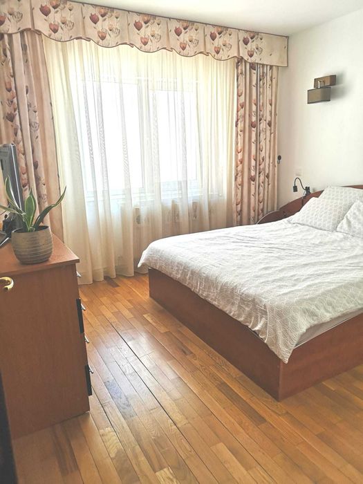 Vand apt 4 camere in Onesti