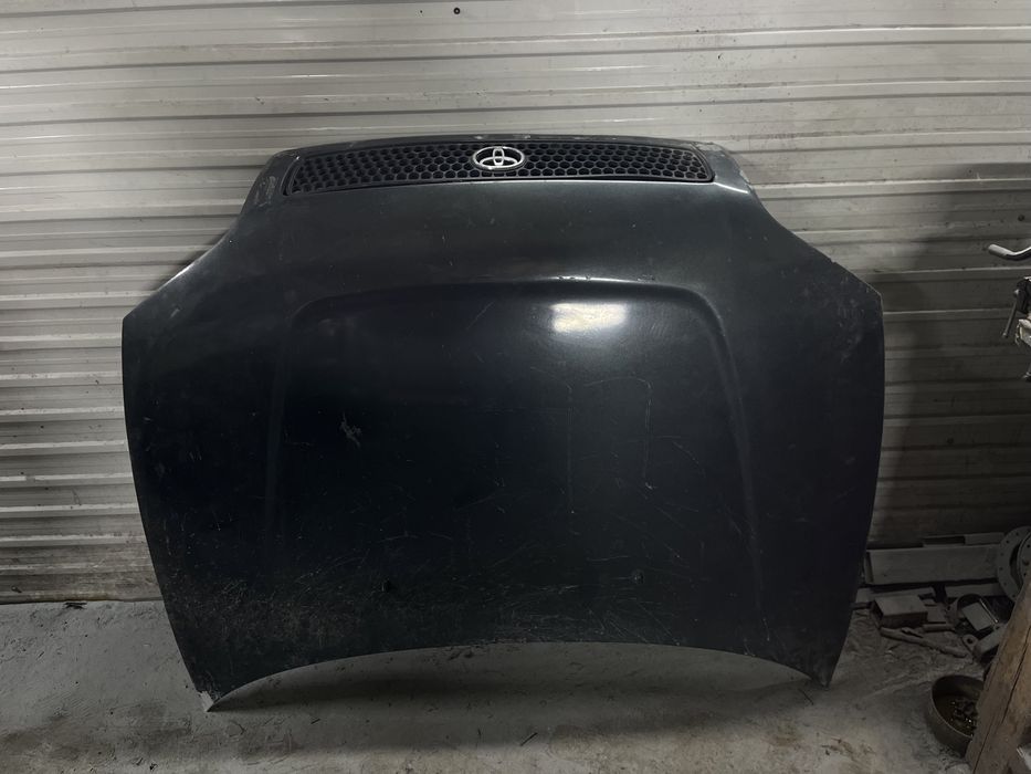 Капот на тойота RAV4