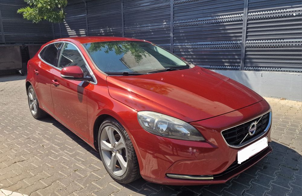 V40, 1.6d, keyless, clima, cameră, navigatie, jante 17', pilot