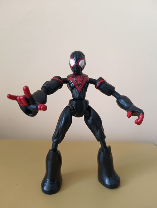Продам игровую фигурку Человек паук ригинал