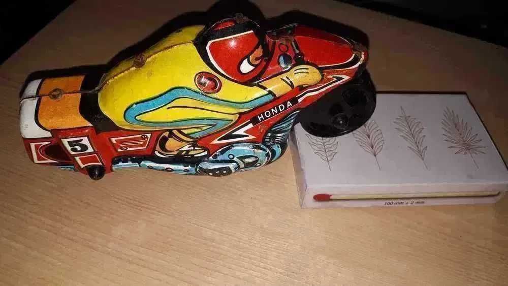 Jucarie- Motocicleta fabricata din tabla perioada comunista