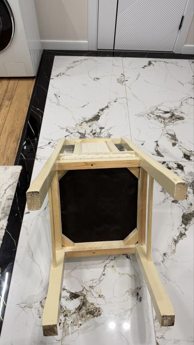 Продам стулья дубовые