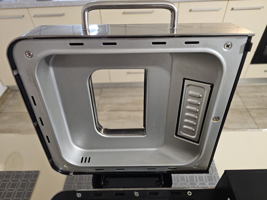 Mașină de pâine Gastroback la cutie