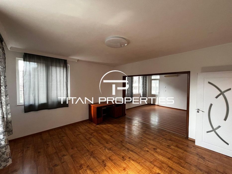 Многостаен апартамент за продажба в кв. Кючук Париж