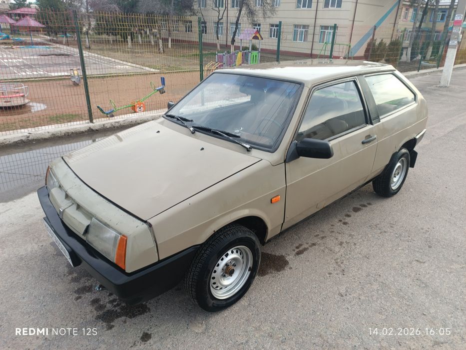 Лада Ваз 2108 Спутник 1987 года.
