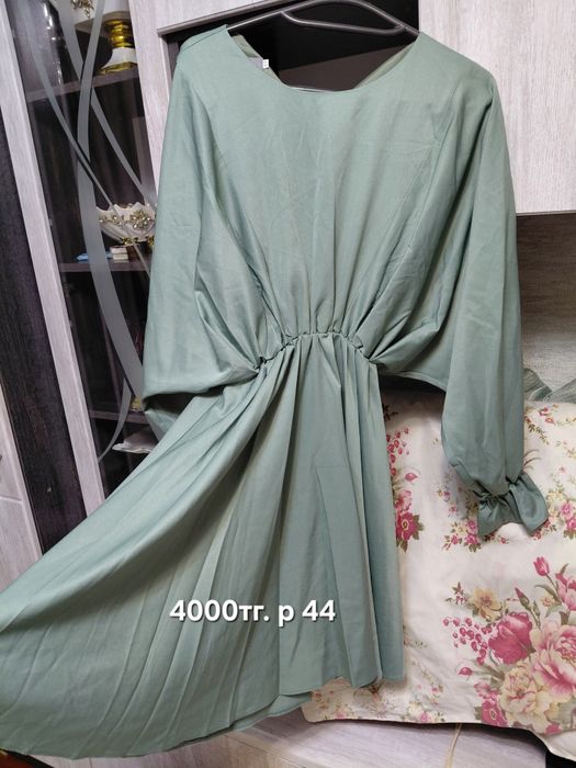 Продам новые платья