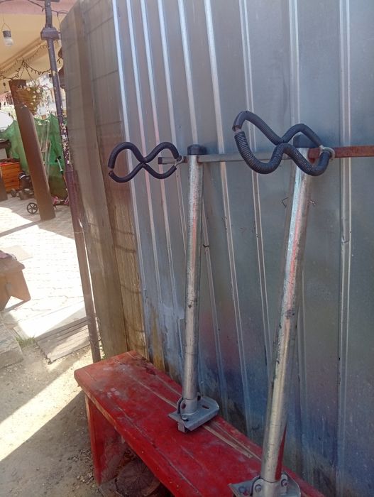 Vând suport biciclete