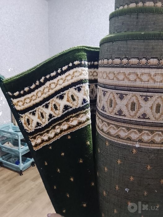 Продаются новыйе ковры 3 штуки.