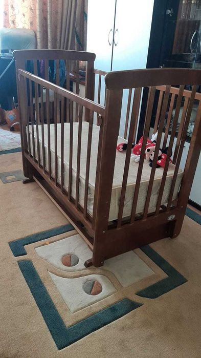 Детская кроватка