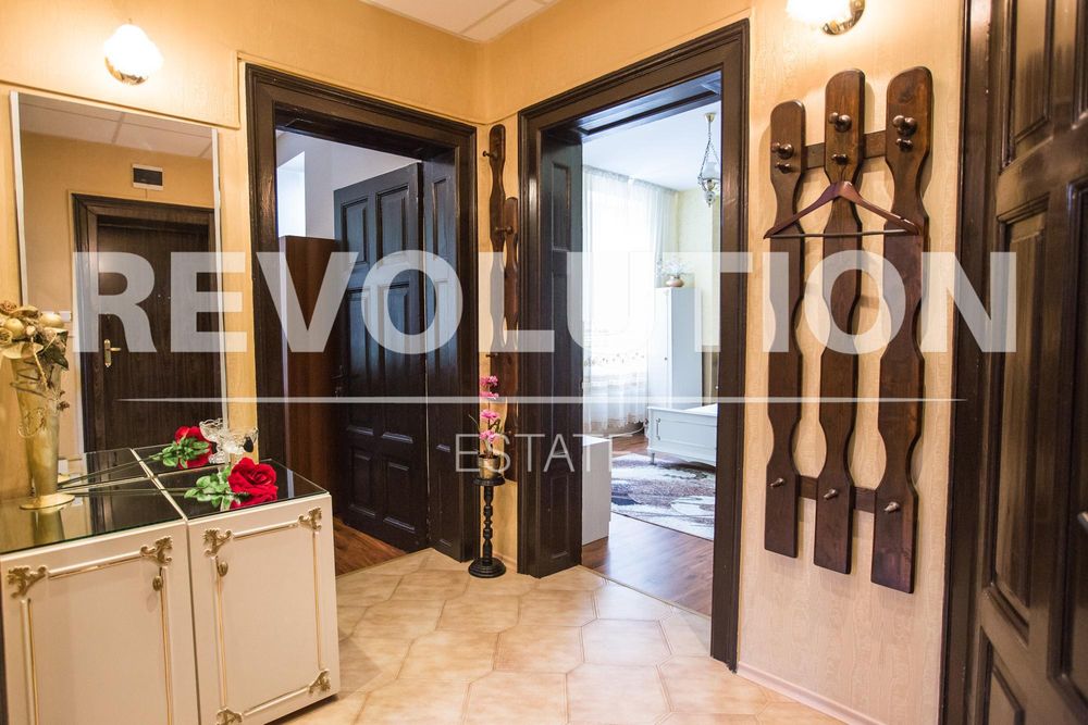 Дава се под наем Многостаен апартамент в Варна, Център - 210 кв.м за 900 € - Снимка #13