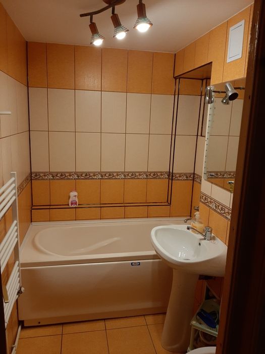 Ofer apartament spre închiriere