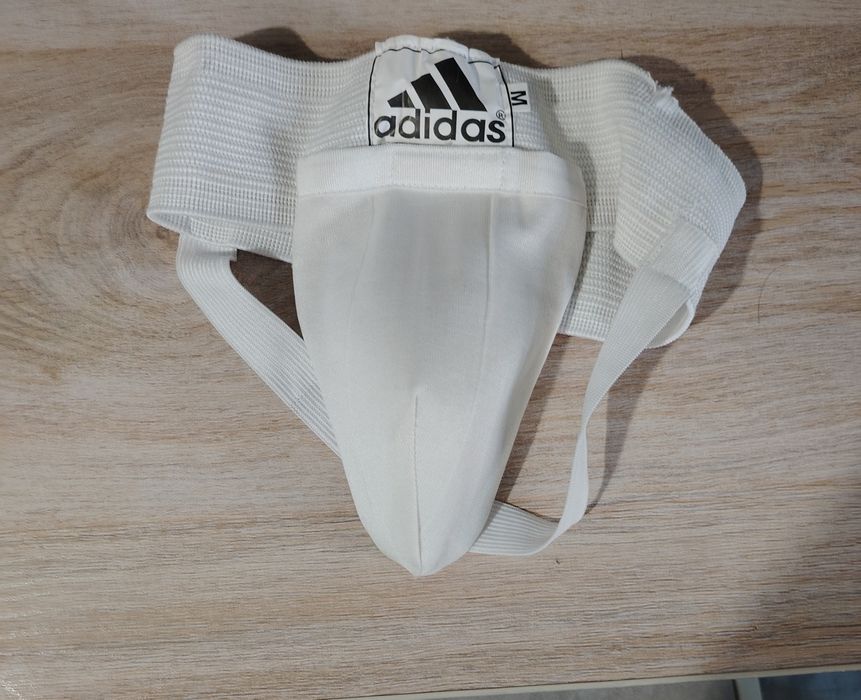 Продам защита паха белый