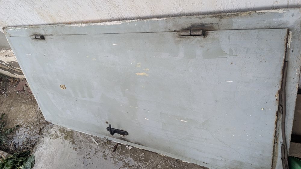 Продам железную дверь