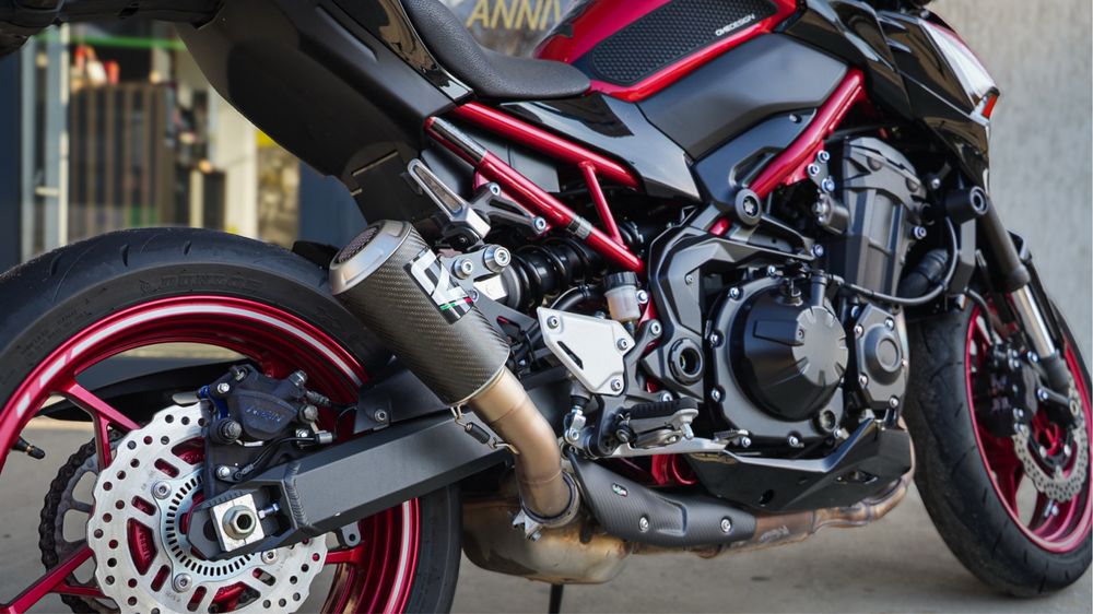 Kawasaki Z900 2024 rosu