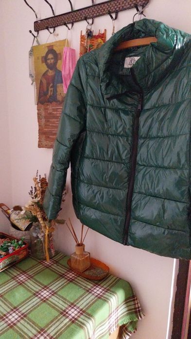 Geaca dama,noua fără etichete, verde,călduroasă,de efect,fără defecte