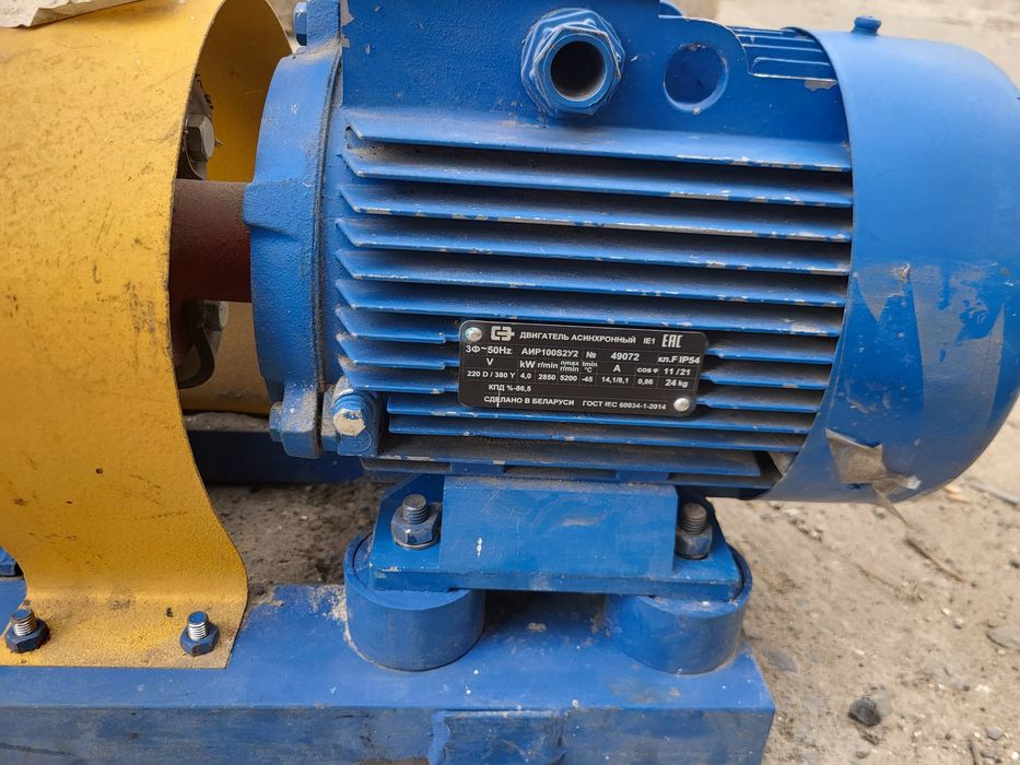 Асинхронный двигатель, мощный насос!