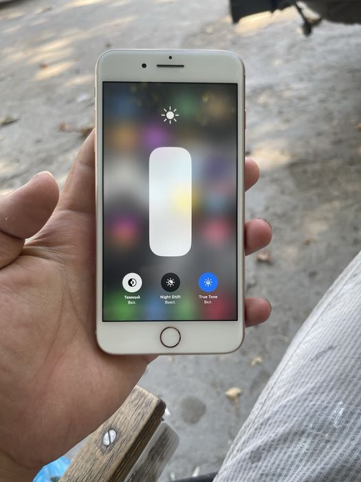 Iphone 8 Plus pamet 64
