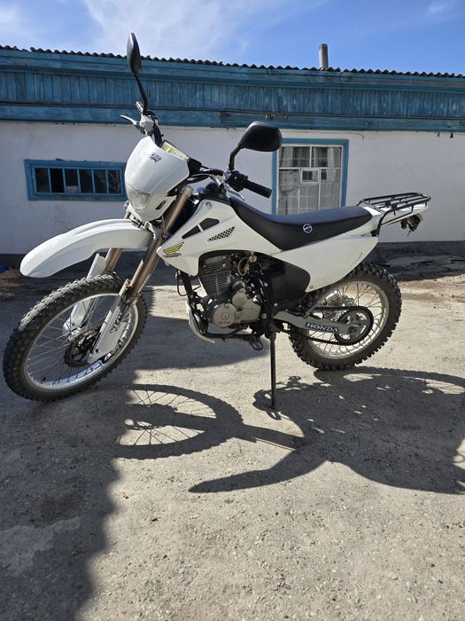 Мотоцикл эндуро спорт.