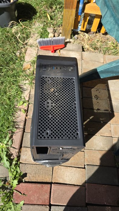 Carcasă computer