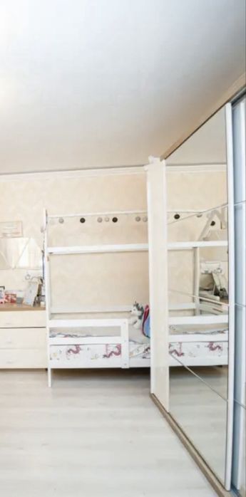 Продам кровать детскую домик