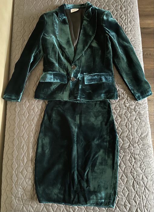 Сако и пола от кадифе