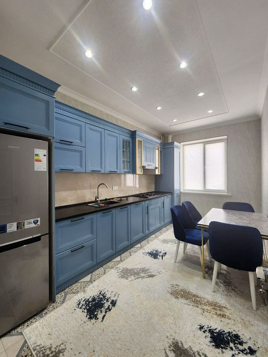 Санат-саройи олдида Янги курилган Дом