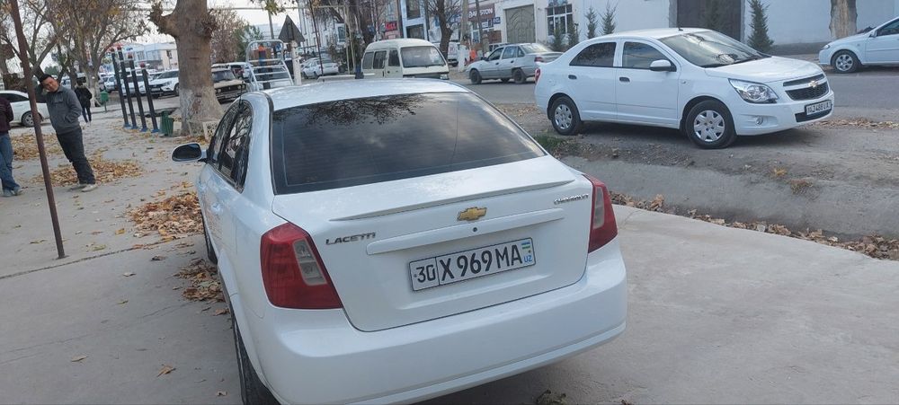 Lacetti 1.8 mator 2  padedsya  sotiladi 2kruk yurgan