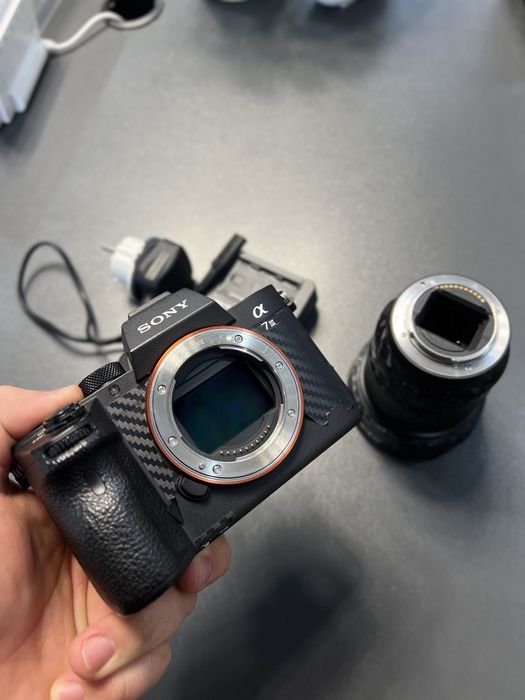 Sony alfa 16 35 shirokiy obyektivi bn tayyor komplekt