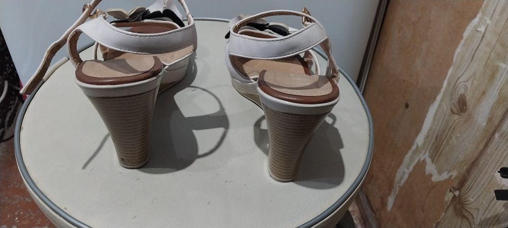 Босоножки для изящной ножки.