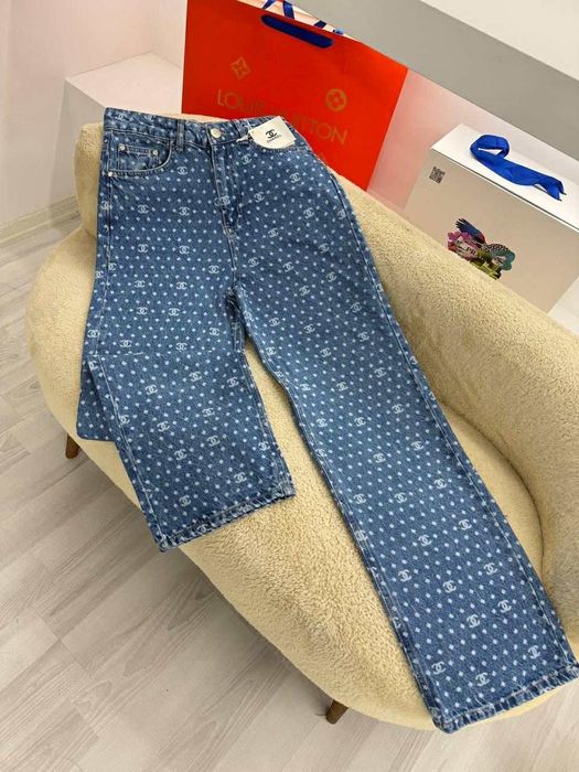 Налични модели дамски дънки.