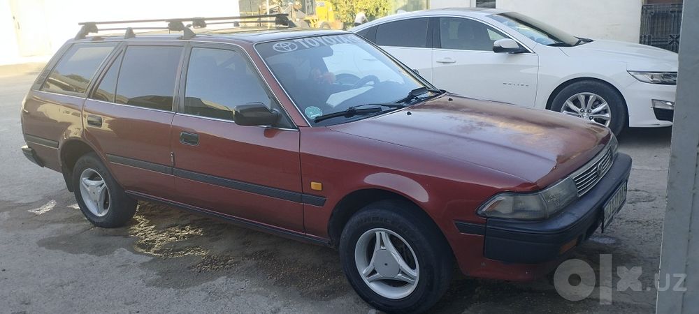 Машина TOYOTA Carina