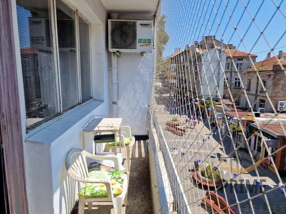 Дава се под наем Тристаен апартамент в Бургас, Център - 74 кв.м за 612 € - Снимка #3