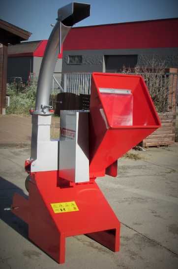 Tocator de crengi si resturi vegetale dupa tractor - Ventura