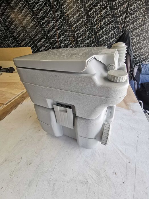 Къмпинг преносима тоалетна