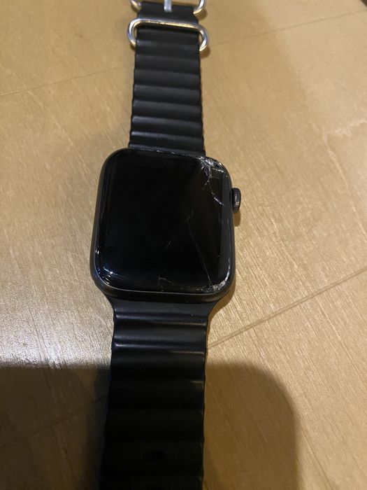 Продам Apple watch SE
