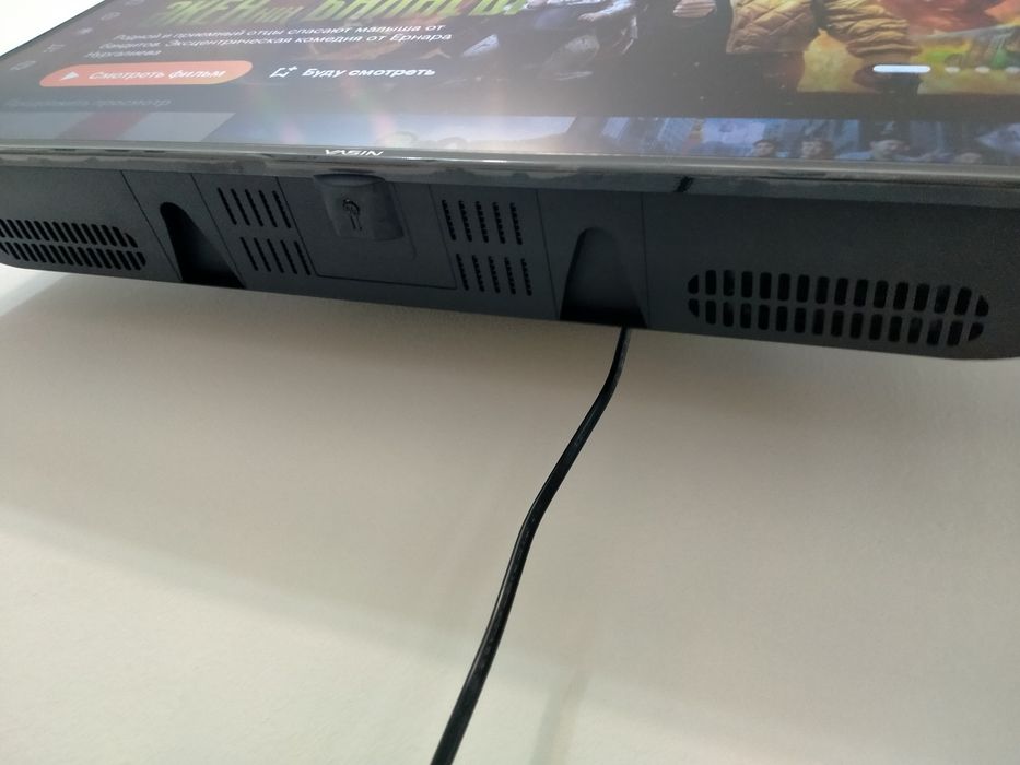 Продам Смарт телевизор 80см