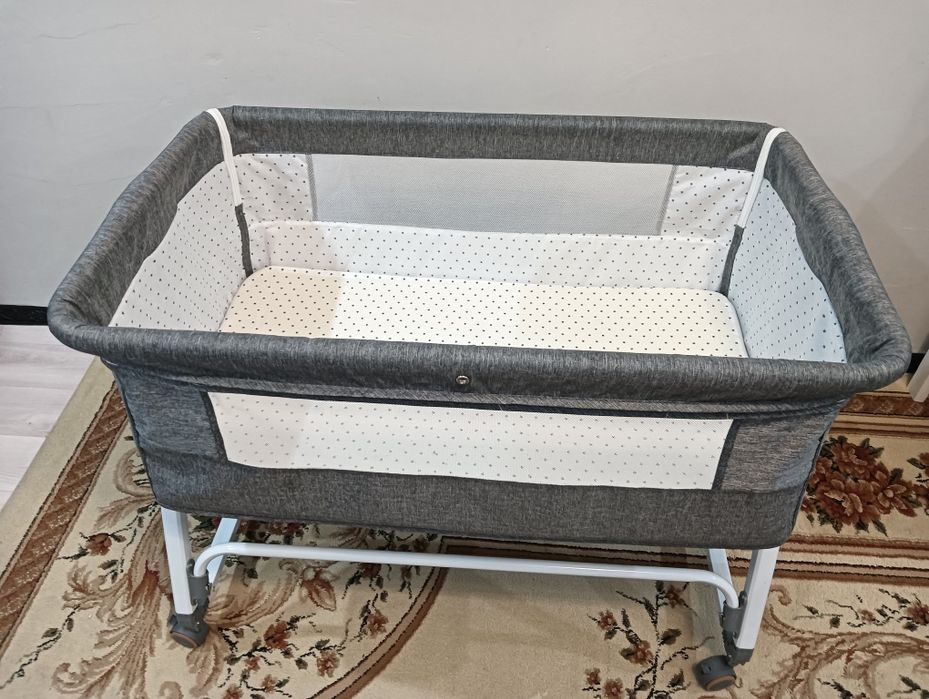 Продается кровать для младенцев