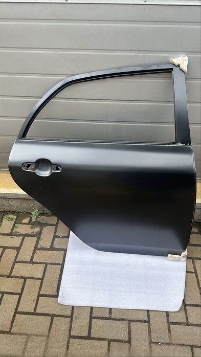 Дверь Toyota corolla 150/180