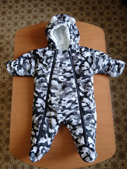 Продам детские комбинезоны, зимние.
