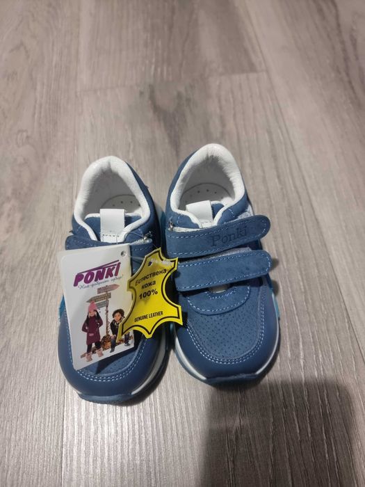 Продавам бебешки обувчици!