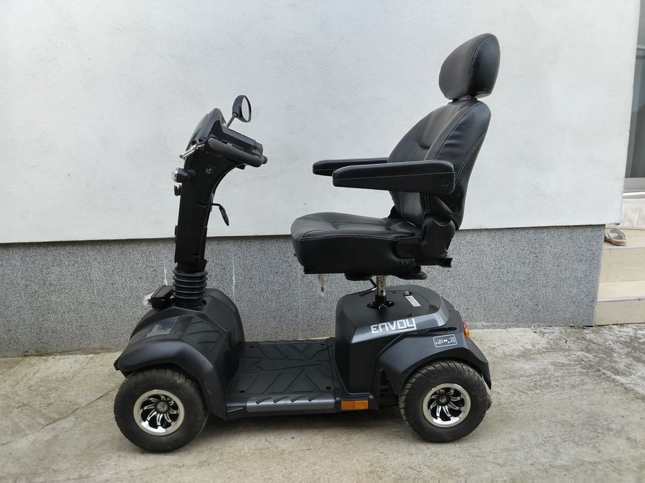 Cărucior scuter electric persoane cu dizabilități