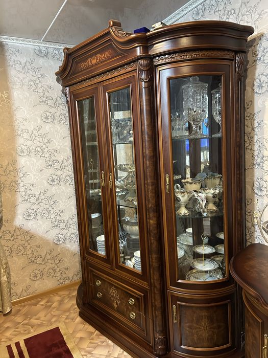 Продаю сервант для посуды