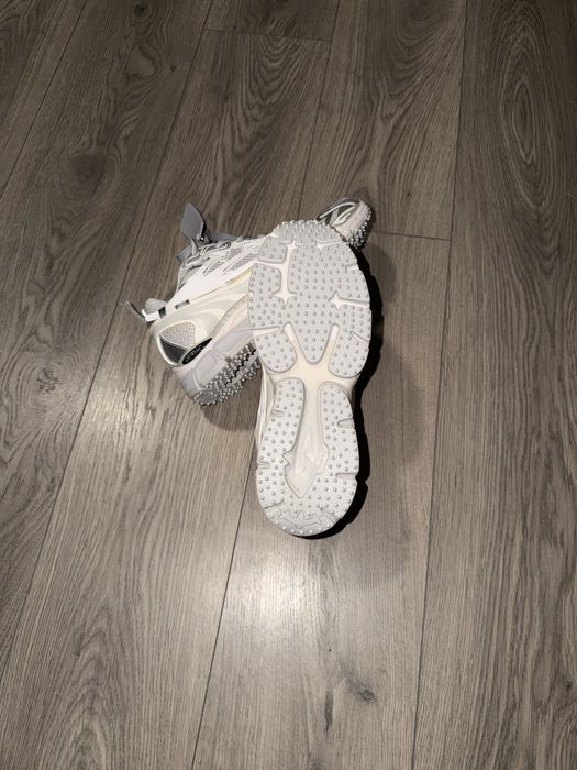 Off White Be Right Back