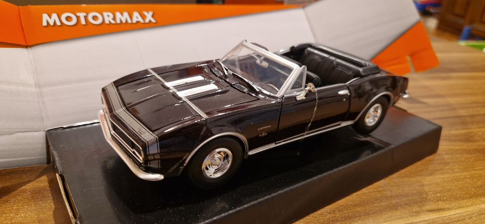 Macheta chevrolet camaro ss motor max 1/24 timeless legends