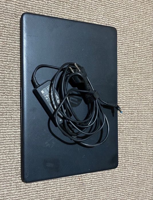 Laptop HP 250 G9, folosit foarte puțin