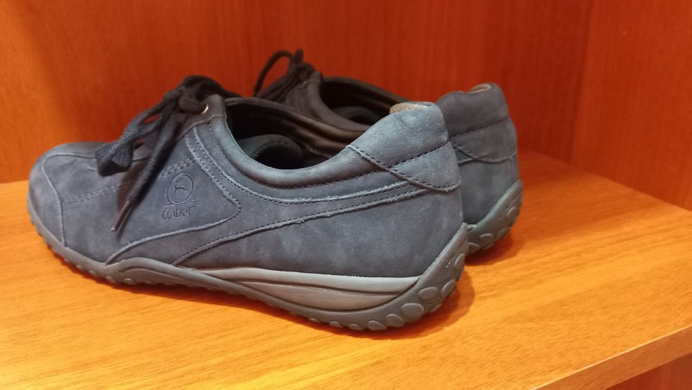 Продам кроссовки