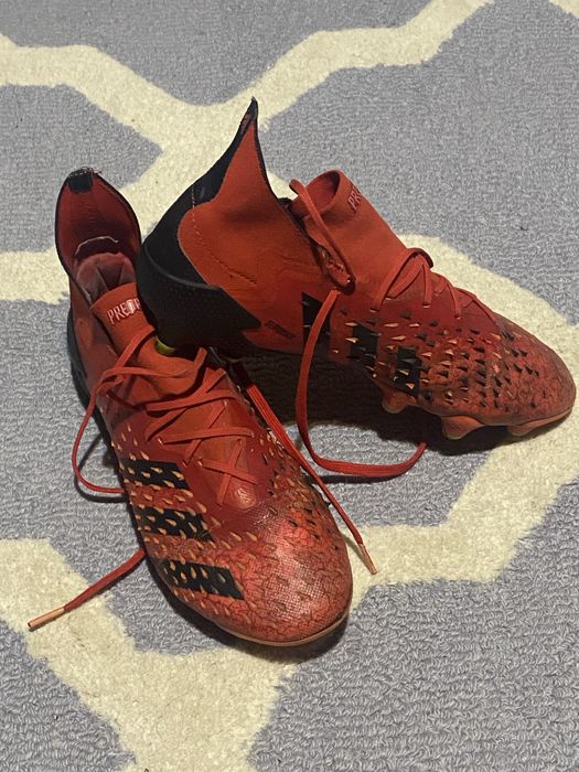 Ghete fotbal adidas predator