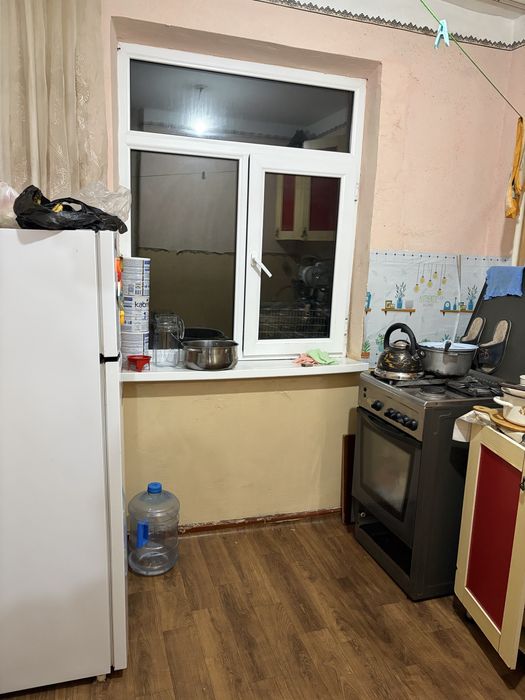 Продается квартира 1 комнатная 8 мкр 4 этаж рядом с базаром