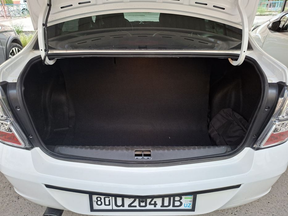 Chevrolet Cobalt 2026 — 8