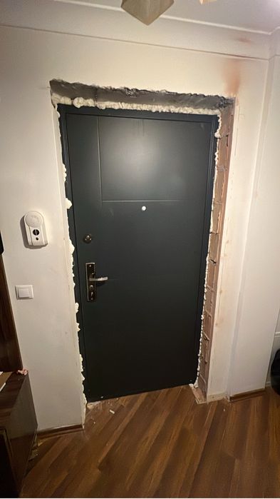 Montaj usi metalice/PVC/intrare in apartament/interior